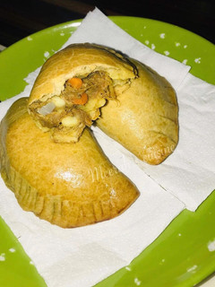 A picture of Baked meat pie.