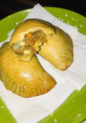 A picture of Baked meat pie.