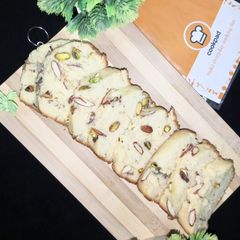 Pistachio pound cake A picture of Pistachio pound cake.