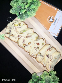 A picture of Pistachio pound cake.