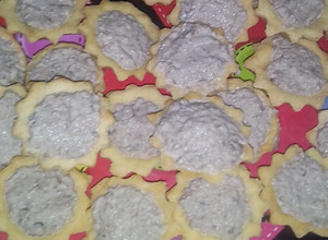 Una foto de Canapés salados de atún con masa sable casera