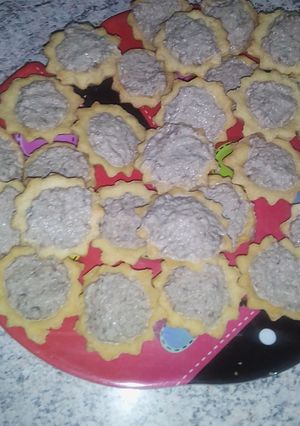 Una foto de Canapés salados de atún con masa sable casera