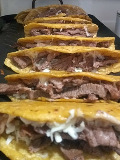 Una foto de #Quesadillas hechas a mano de bistec y queso asadero