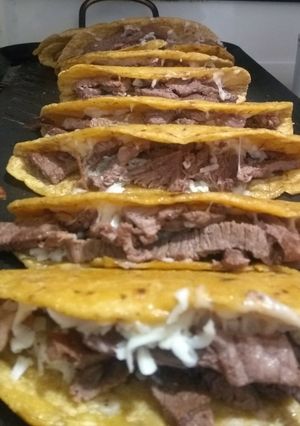 Una foto de #Quesadillas hechas a mano de bistec y queso asadero