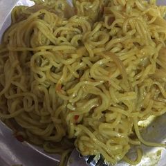 A picture of Fried maggi.