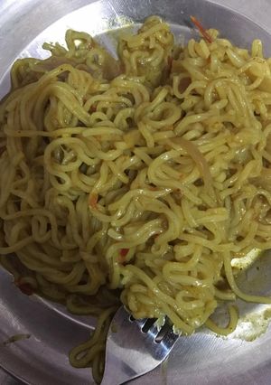 A picture of Fried maggi.