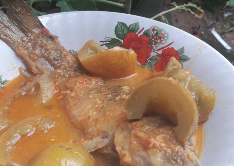 Resep Ikan mas asam terung masak Lezat