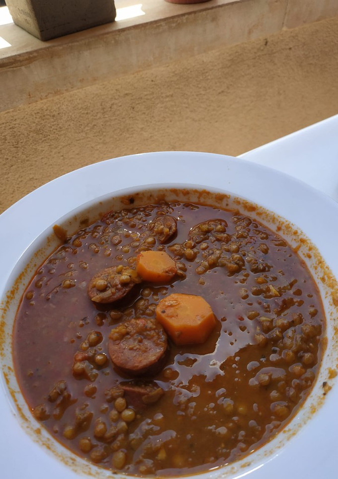 Una foto de Lentejas con verduras al curry. Cecotec mambo