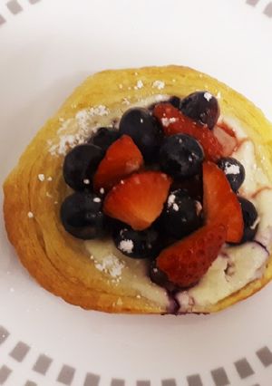 A picture of Easy danish with berries.