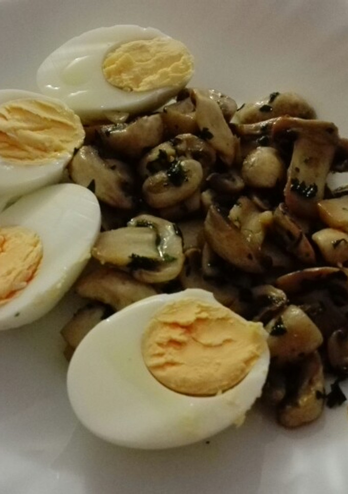 Una foto de Huevos con champiñón