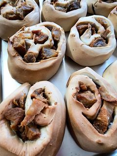 Una foto de Pan rolls con chicharrones