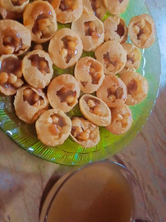 A picture of Meethi puri chat.