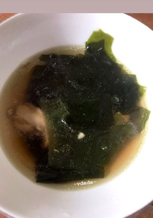 Foto resep 46. Miyeok-guk (sup rumput laut)