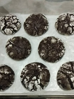 A picture of Crinkle Cookies.