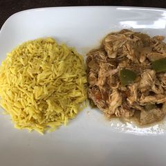 A picture of Shredded chicken curry.