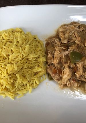 A picture of Shredded chicken curry.