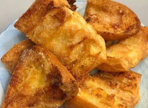 Hình của món Bánh mì nướng bơ đường.