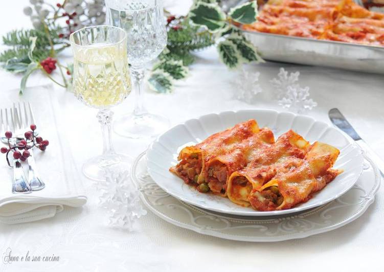 Ricetta Cannelloni Ripieni Con Ragu Di Carne E Piselli Di Anna Casile Cookpad