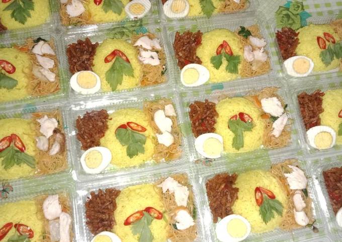 Nasi kuning liwet(nasi uduk)