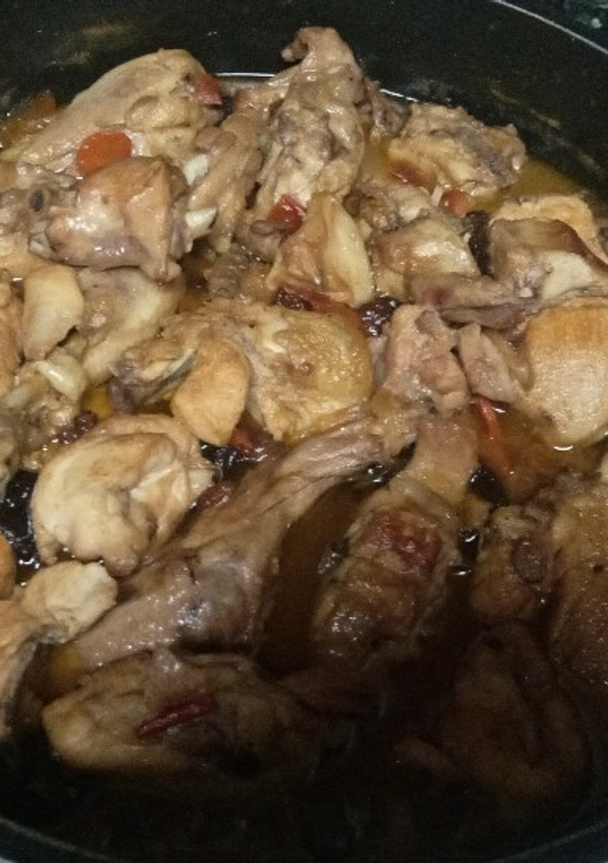 Una foto de Pollo y conejo a la cerveza