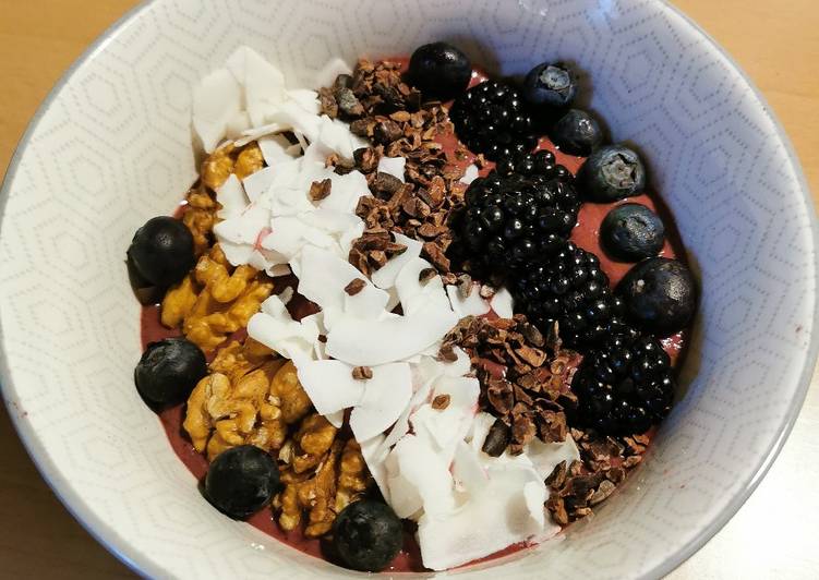 Acai-Smoothiebowl Sommerbrise