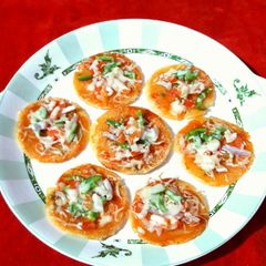 A picture of Mini Rava Uttapam Pizza.