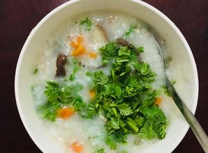 Hình của món Cháo thịt băm cà rốt nấm.