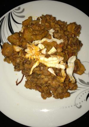 A picture of Unripe plantain with beans.