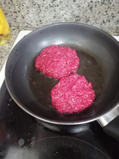 Una foto de Hamburguesas de remolacha y quinoa veganas | sin histamina