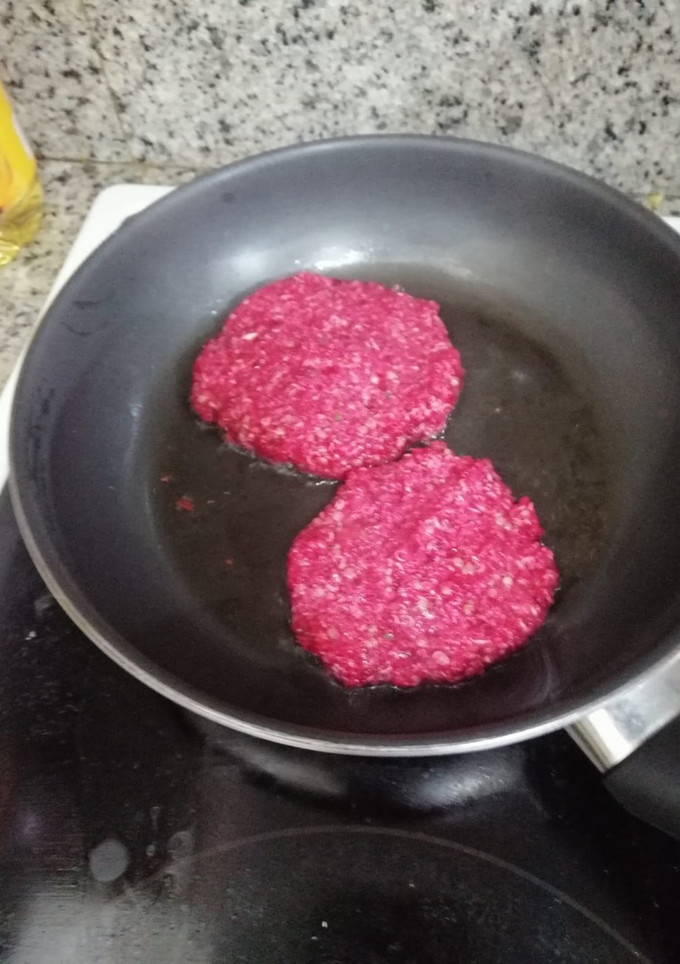 Una foto de Hamburguesas de remolacha y quinoa veganas | sin histamina