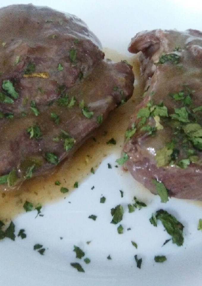Una foto de Carrilleras de ibérico con salsa de vino