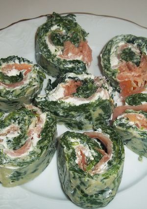 Foto principal de Rollo de espinacas relleno de salmón y queso philadelphia