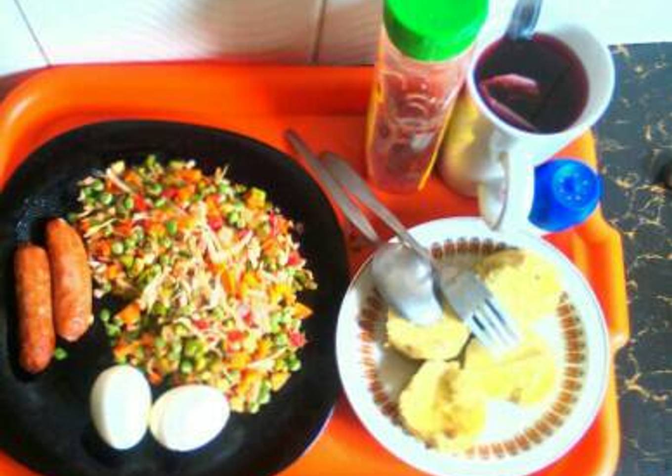 BOILED EGGS,SAUSEGE,sweet potatos AND TEA