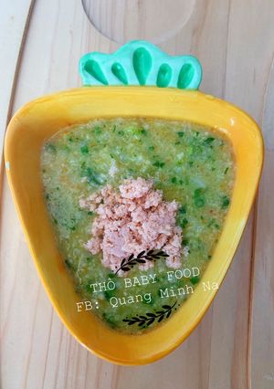 Hình của món Cháo cá hồi rau củ 🥣🥕.