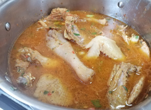Una foto de Gallina en Caldo de Jengibre
