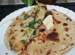 A picture of Radish Leaves Paratha.