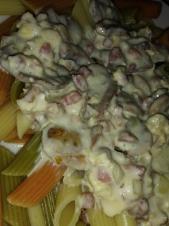 Una foto de Macarrones vegetales con champiñones y nata