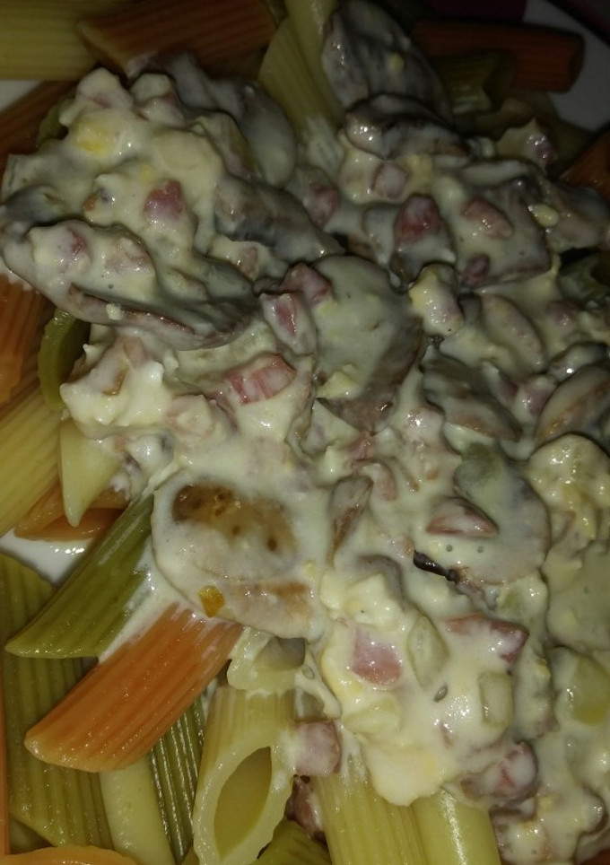 Una foto de Macarrones vegetales con champiñones y nata