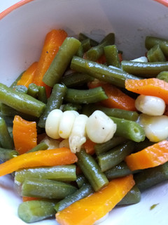Una foto de Ensalada Cocida de Vainitas, Zanahoria y Choclo