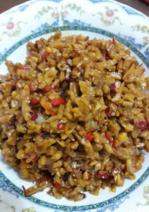 A picture of Saute Tempeh (soy bean cake).