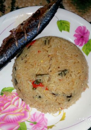 A picture of Jallof rice with fried fish.