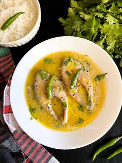 A picture of Ilish Macher Malai Curry (Hilsa Fish in Coconut milk gravy) Bengali lunch.