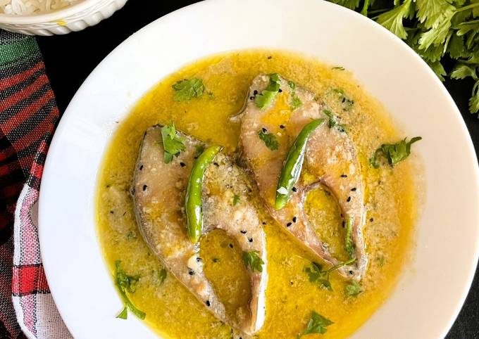 Ilish Macher Malai Curry (Hilsa Fish in Coconut milk gravy) Recipe by ...