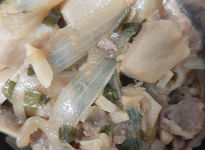 小資快煮鍋：杏鮑菇燉肉？ 的食譜成品照片