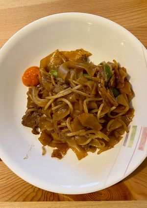 A picture of Stir Fry Rice Noodles with Beef 乾炒牛河.