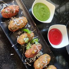 A picture of Corn palak fritters.