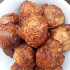 A picture of Cekodok pisang.