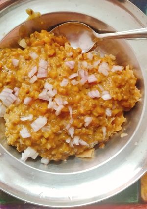A picture of Boiled moong chat.