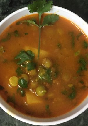 A picture of Allu ki sabji with peas.