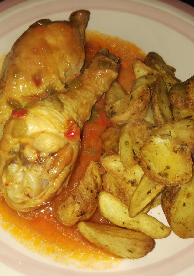 Una foto de Pollo al chilindrón